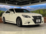 CROWN sedan hybrid