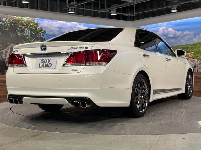 CROWN sedan hybrid