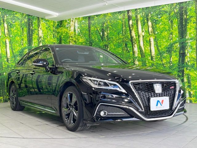 CROWN sedan hybrid