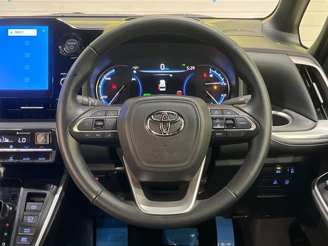 VOXY HYBRID