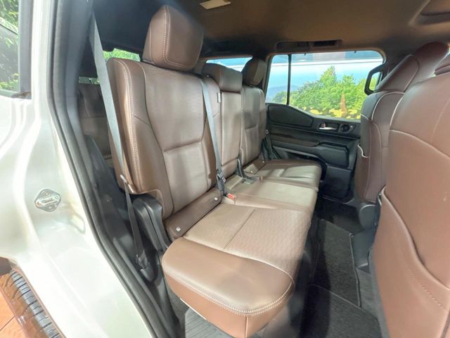 LANDCRUISER 250