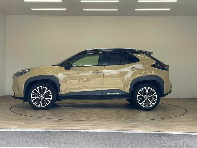 YARIS CROSS