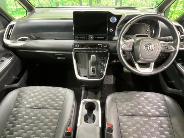 VOXY HYBRID 4WD