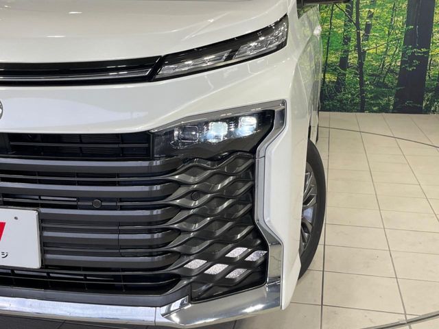 VOXY HYBRID 4WD