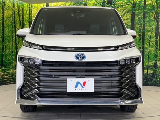 VOXY HYBRID 4WD