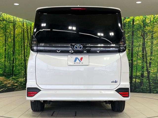 VOXY HYBRID 4WD
