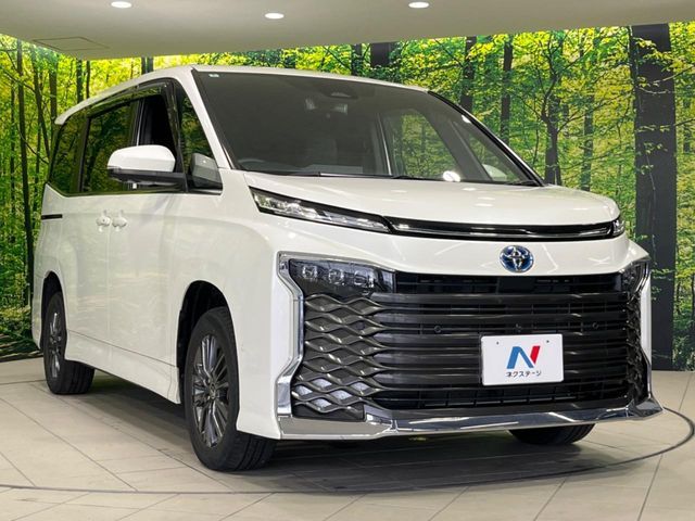 VOXY HYBRID 4WD