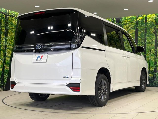 VOXY HYBRID 4WD
