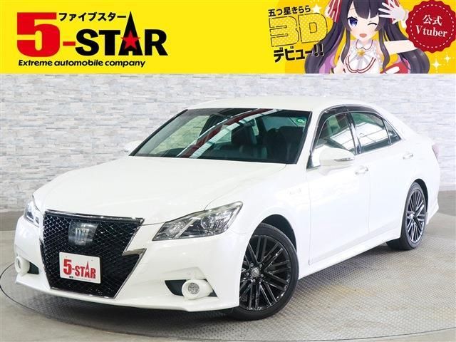 CROWN sedan hybrid