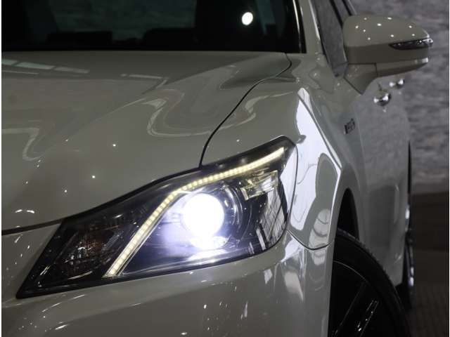 CROWN sedan hybrid