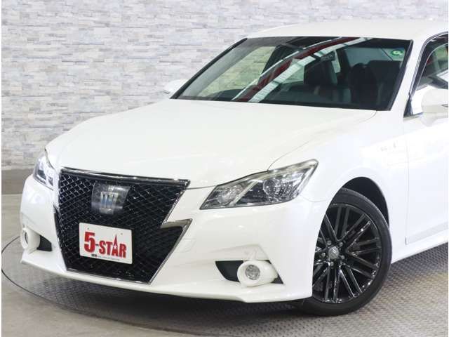 CROWN sedan hybrid