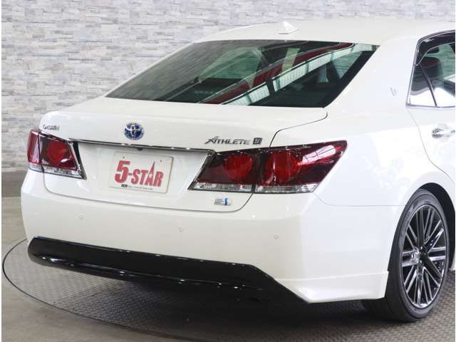 CROWN sedan hybrid