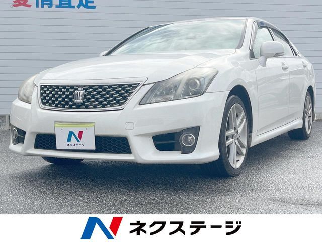 CROWN sedan