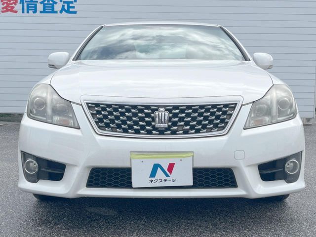 CROWN sedan