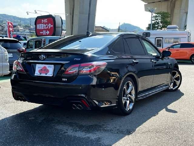 CROWN sedan hybrid