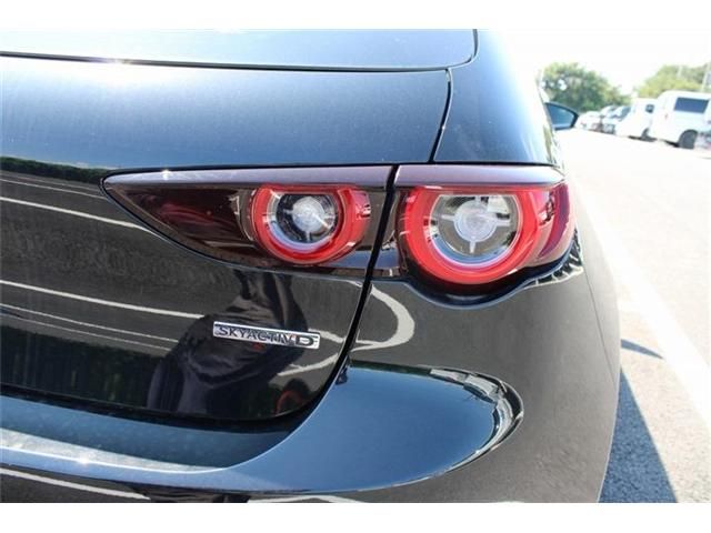 MAZDA3 FASTBACK