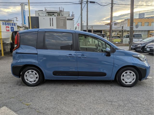 SIENTA HYBRID