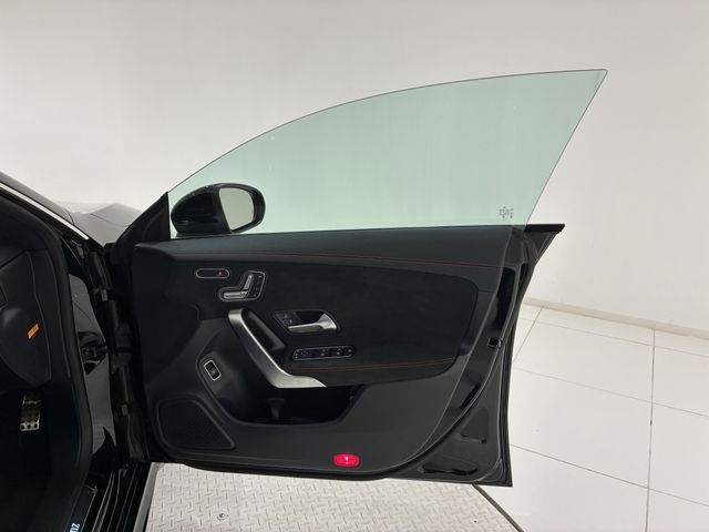 MERCEDES BENZ CLA Shooting Brake