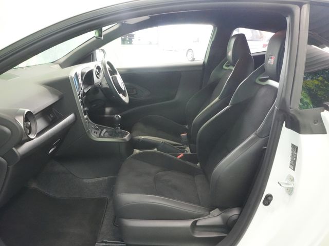 GR YARIS