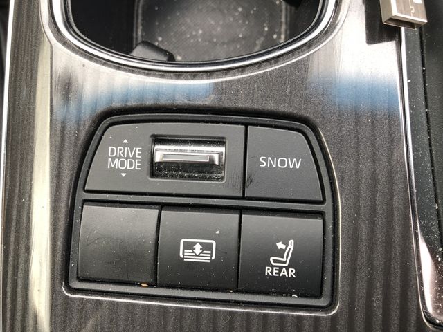 CROWN sedan hybrid