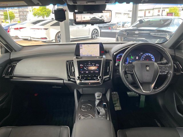 CROWN sedan hybrid