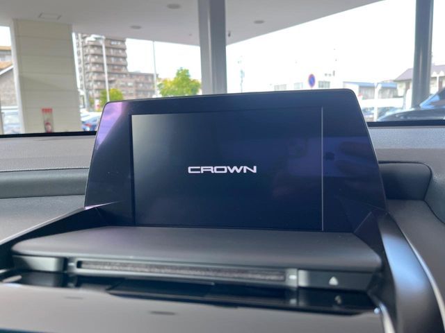 CROWN sedan hybrid