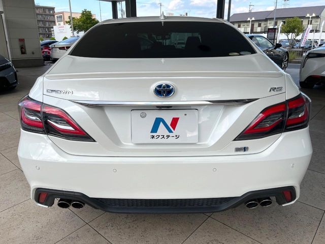 CROWN sedan hybrid