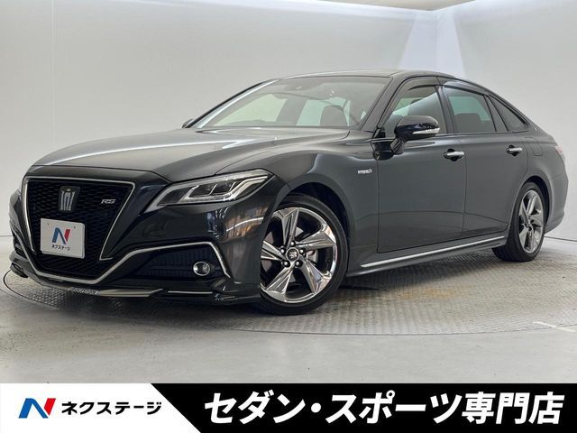 CROWN sedan hybrid