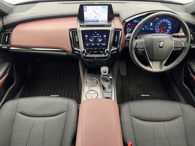 CROWN sedan hybrid