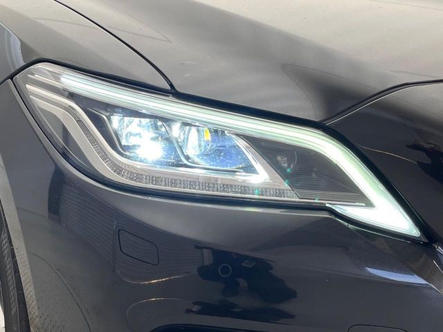 CROWN sedan hybrid