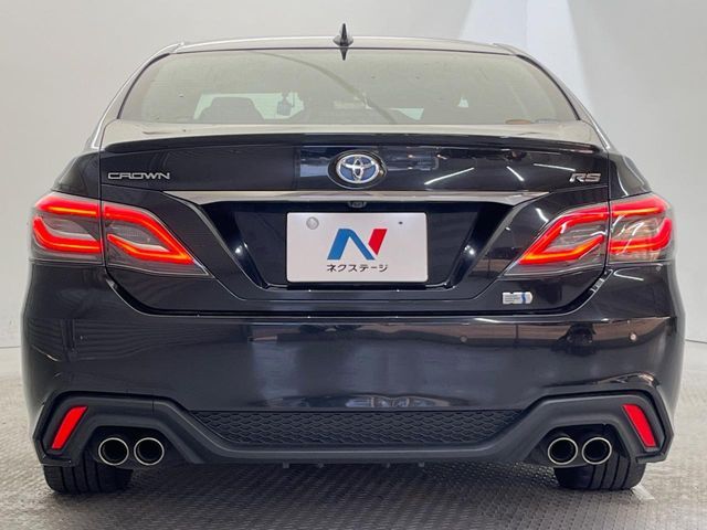 CROWN sedan hybrid