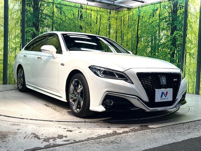 CROWN sedan hybrid
