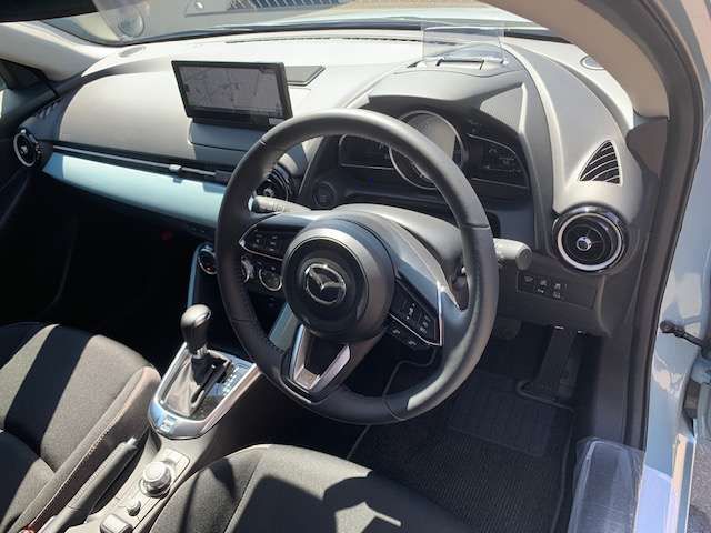 MAZDA2