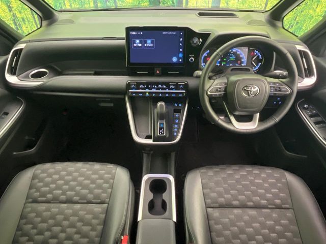 VOXY HYBRID