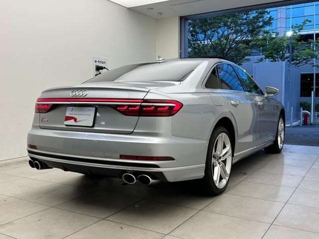 AUDI S8