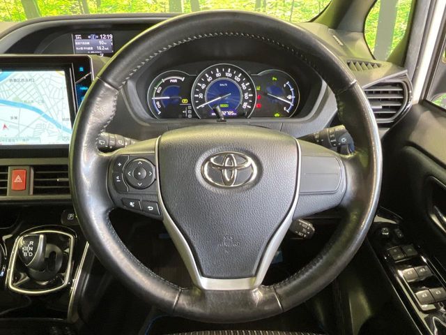 VOXY HYBRID
