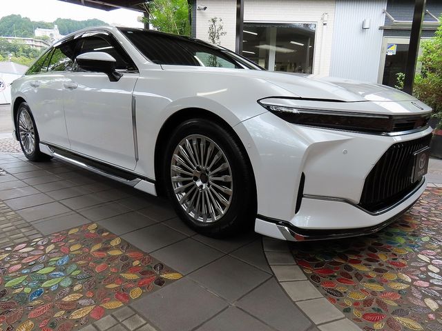 CROWN sedan hybrid