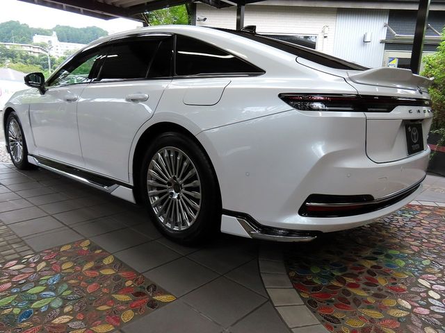 CROWN sedan hybrid