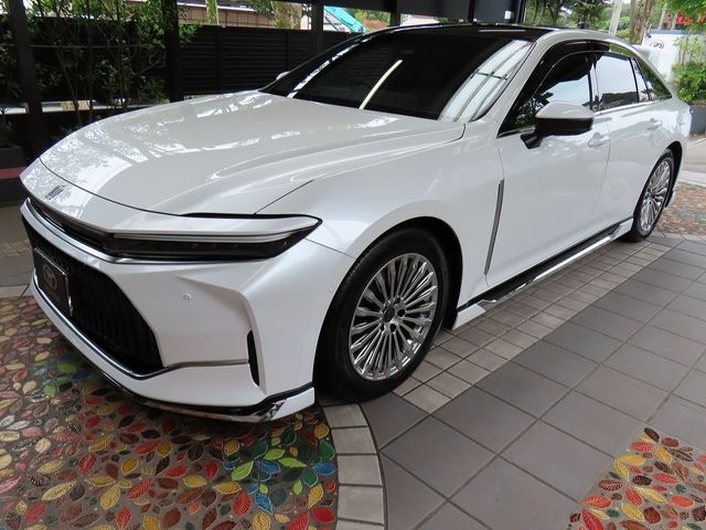 CROWN sedan hybrid