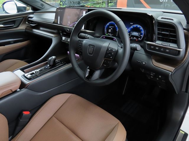 CROWN sedan hybrid