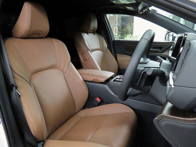 CROWN sedan hybrid