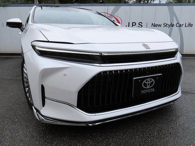 CROWN sedan hybrid