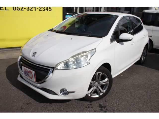 PEUGEOT 208