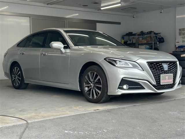 CROWN sedan hybrid 4WD