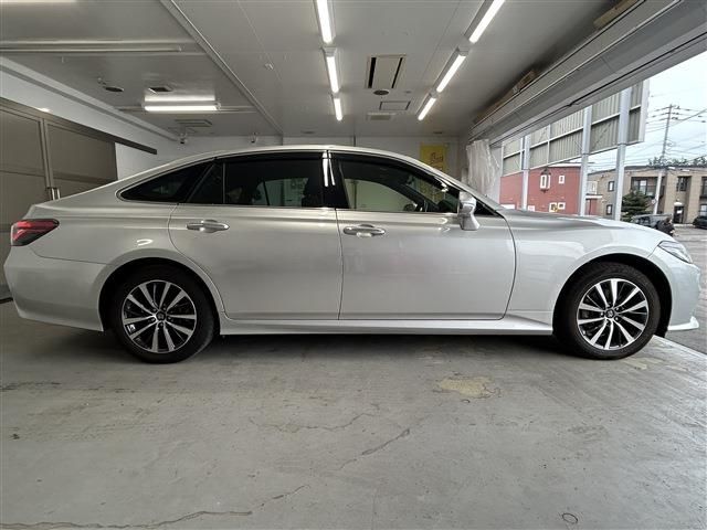 CROWN sedan hybrid 4WD