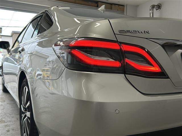 CROWN sedan hybrid 4WD