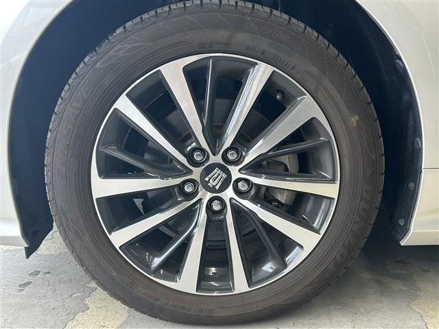 CROWN sedan hybrid 4WD