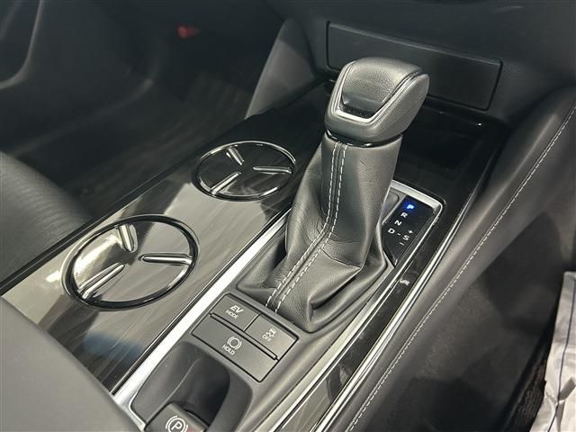 CROWN sedan hybrid 4WD