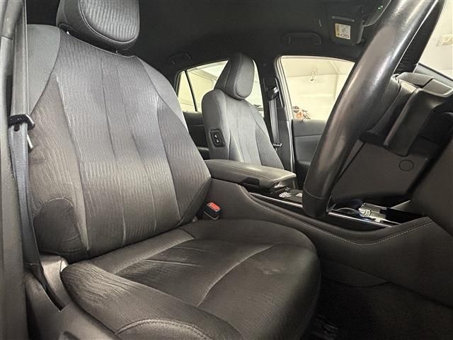 CROWN sedan hybrid 4WD