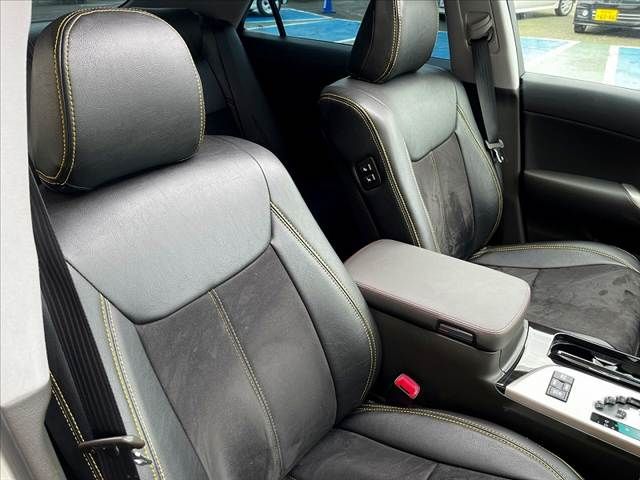 CROWN sedan
